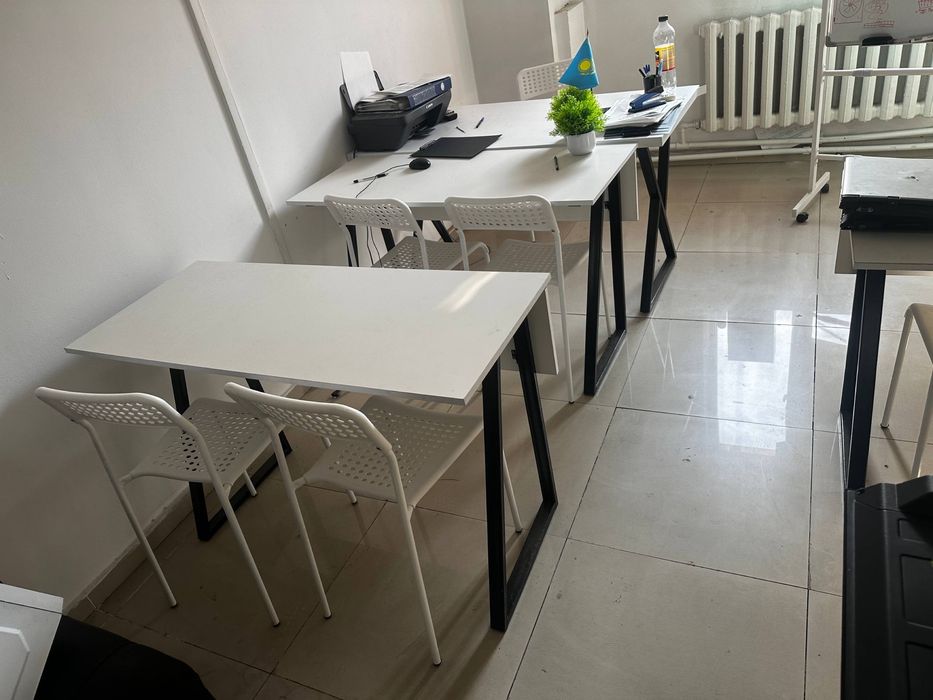 4 Парты со стульями