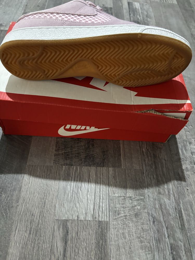 Дамски маратонки Nike