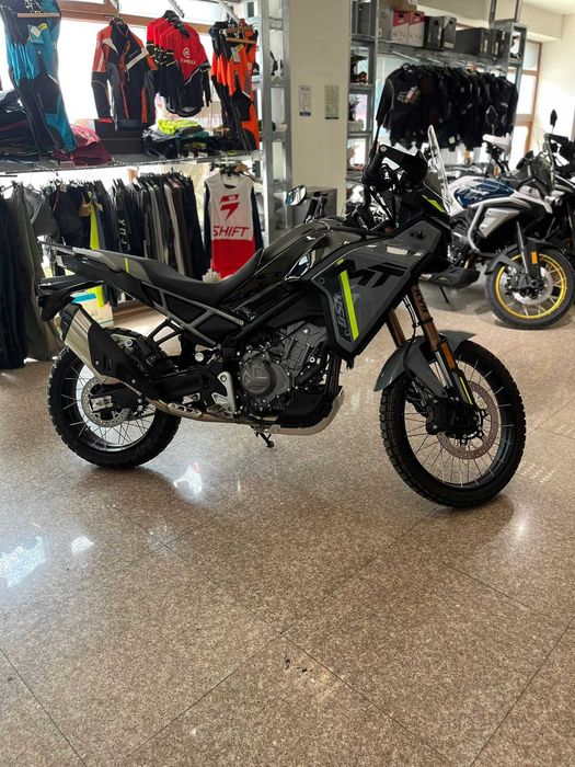 Motocicleta enduro-touring incepatori/avansati CFMOTO 450MT