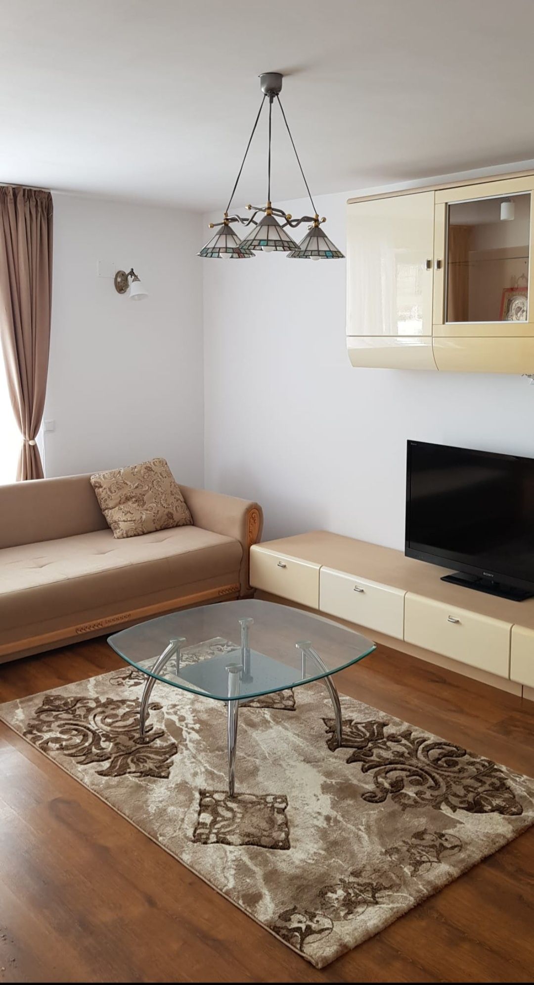 Închiriez apartament 2 camere + gradina si parcare