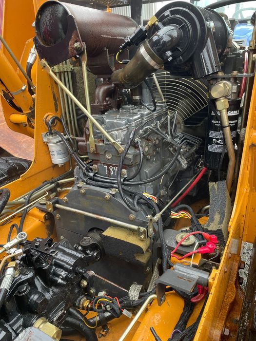 Мини челен товарач CASE 410 HIGH FLOW