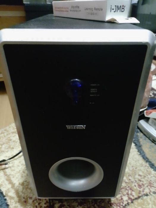 Subwoofer cu sateliți