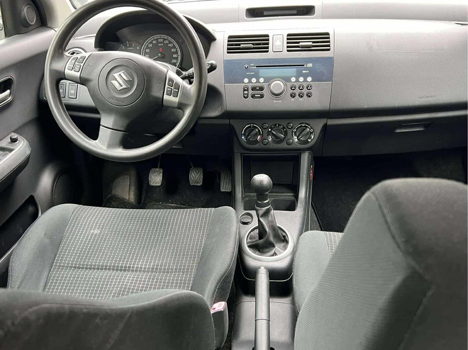 Vând Suzuki SWIFT 2007