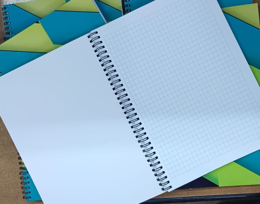 Тетради А4 формат на пружине