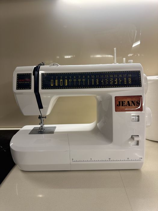 Шевна машина комплект с шивашки принадлежносто VERITAS JEANS 18