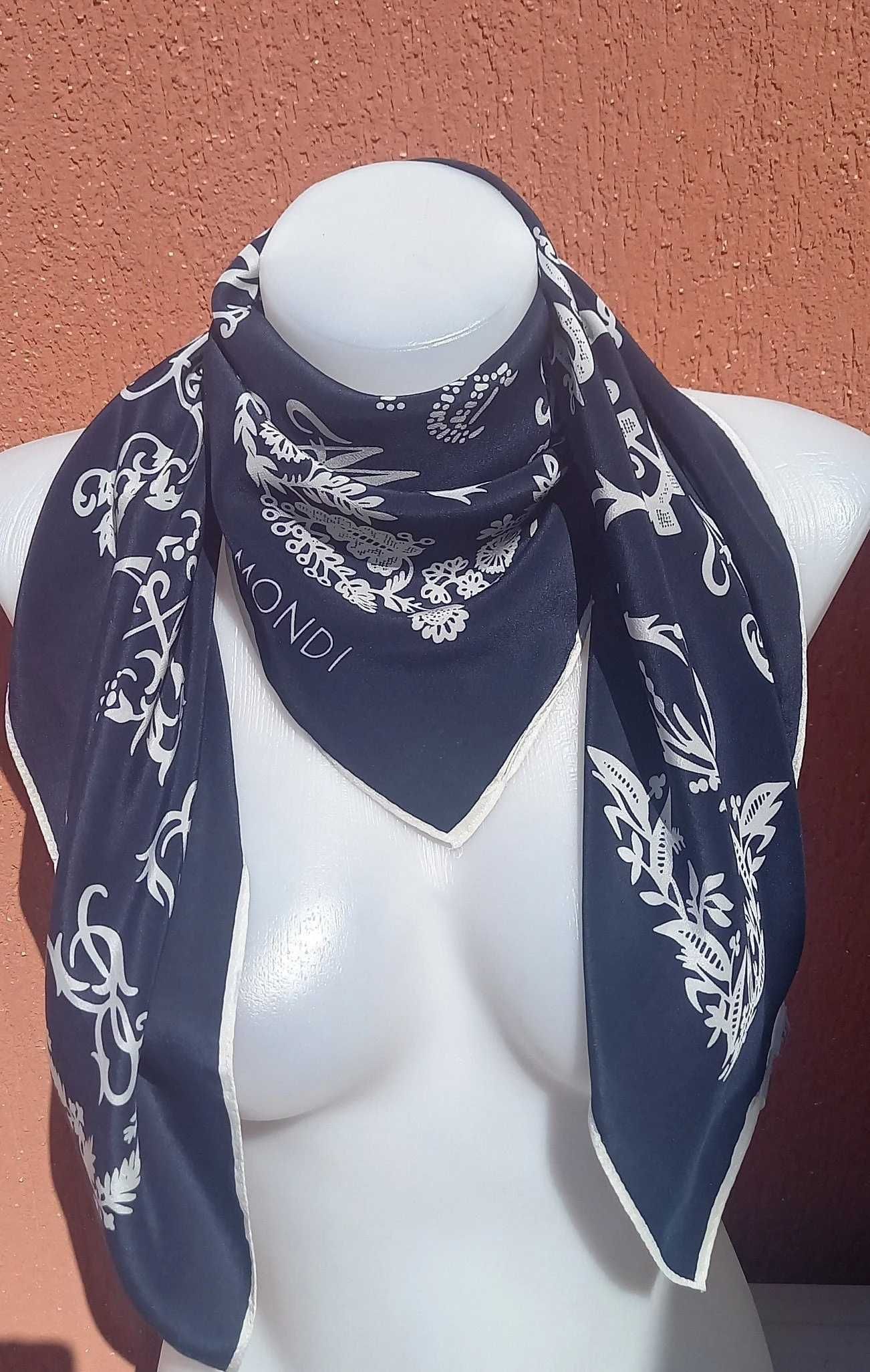 Винтидж копринен шал MONDI.