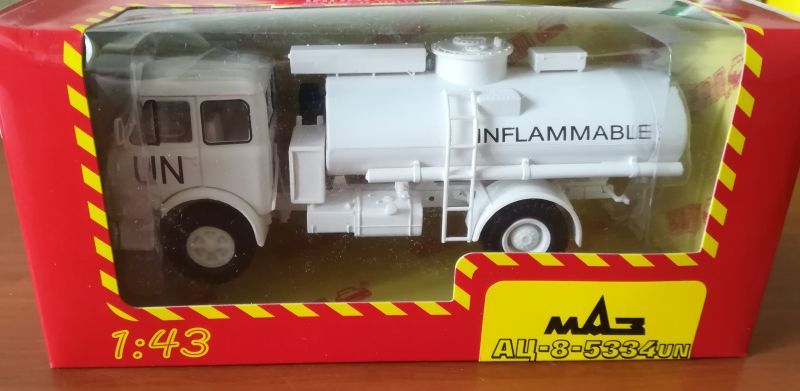 Macheta MAZ AC-8-5334 1985 UN - camion cisterna Nash Avtoprom 1/43