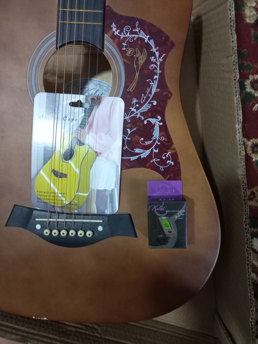 Gitara holati idieal yangi srochni sotiladi