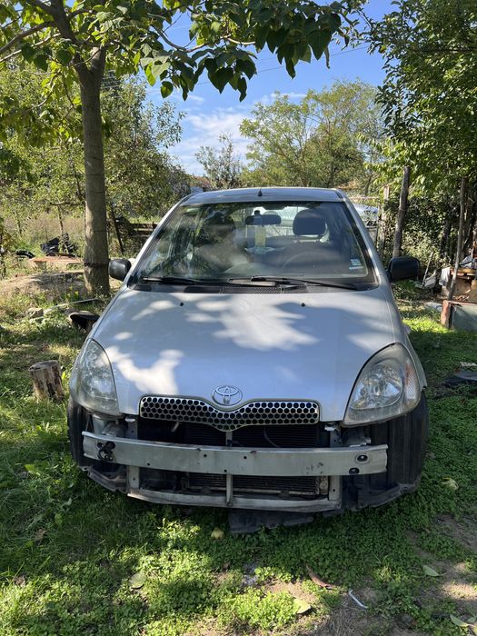 Toyota yaris 1.0 на части