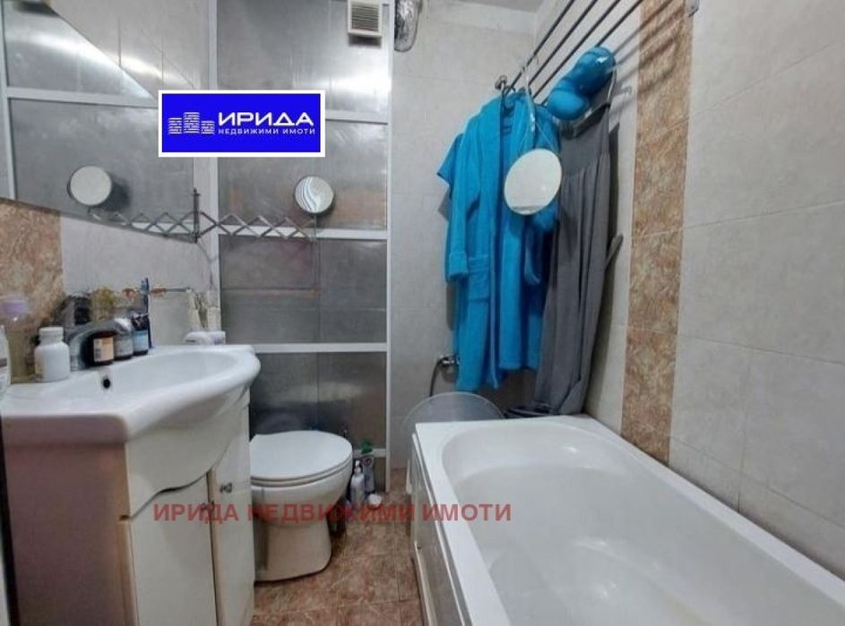 Просторен тристаен обзаведен апартамент в Бели Брези