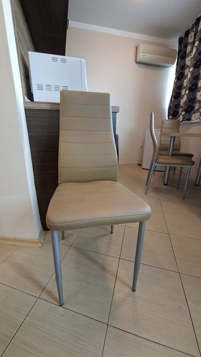 Масичка за хранене + 4 стола -eко кожа