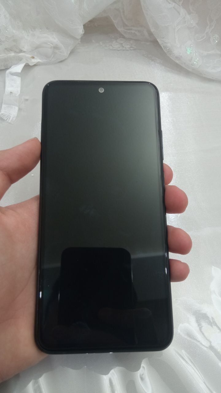 Redmi note 10 holati yaxshi aybi sinsirda bilinmedigon chiziq bor