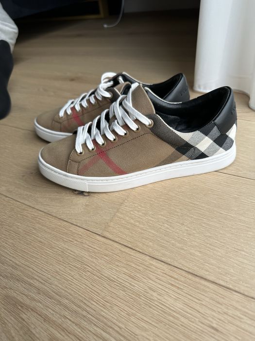 Adidasi Burberry originali