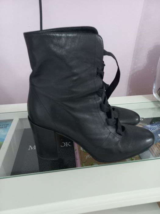 Продам женские Итальянские ботинки 39-40 размер