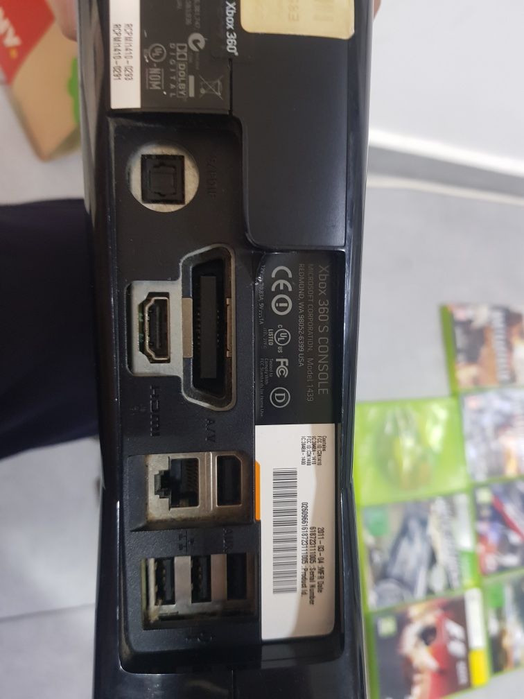 Vand nu schimb xbox 360 fara joystick-uri