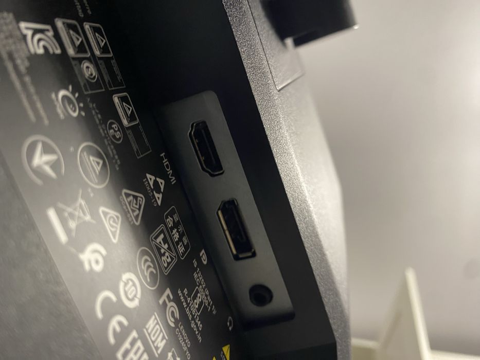 Monitor Lenovo gaming 144hz 1ms