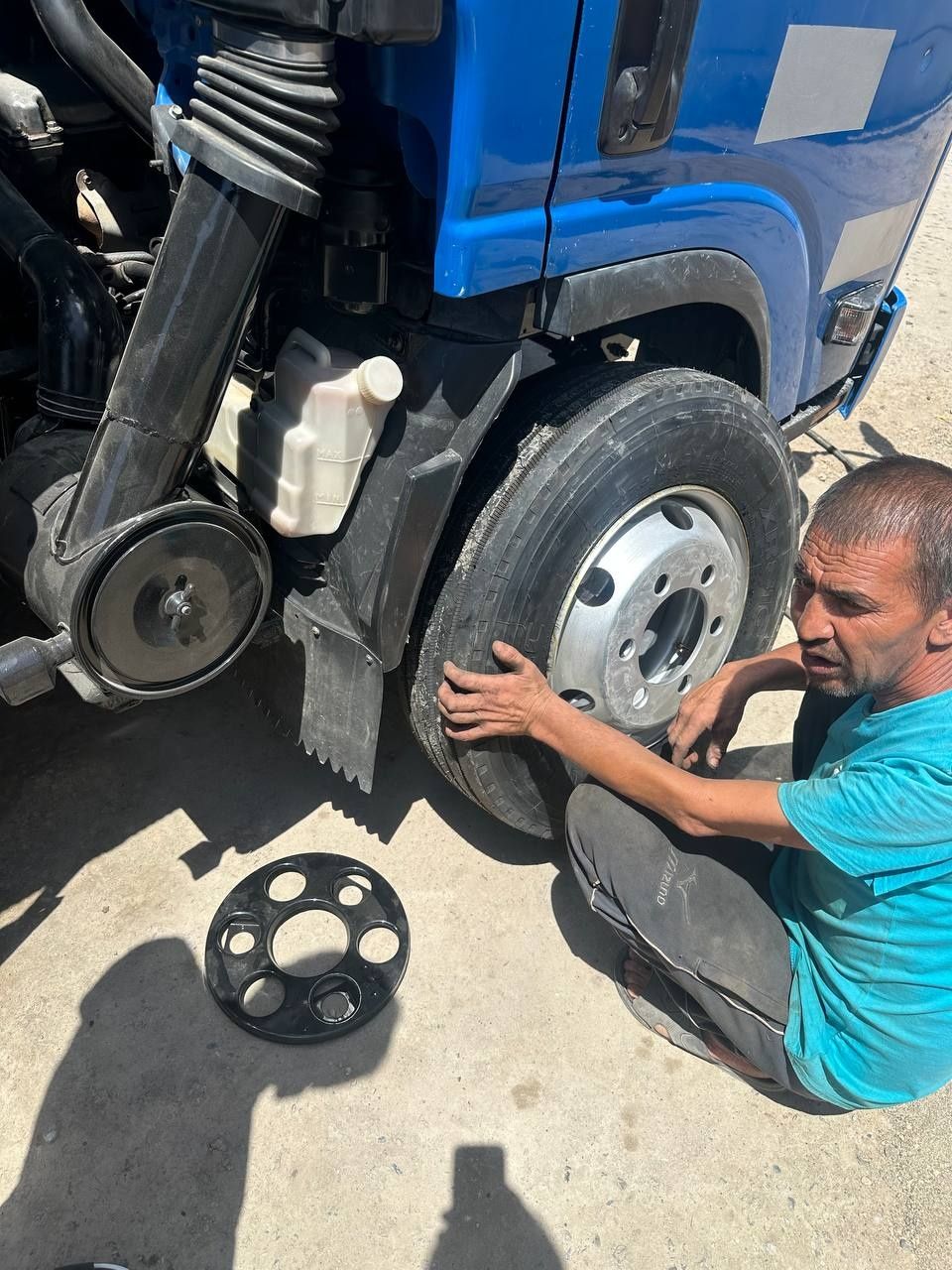 Isuzu vadavoz avtobusdan taxlangan