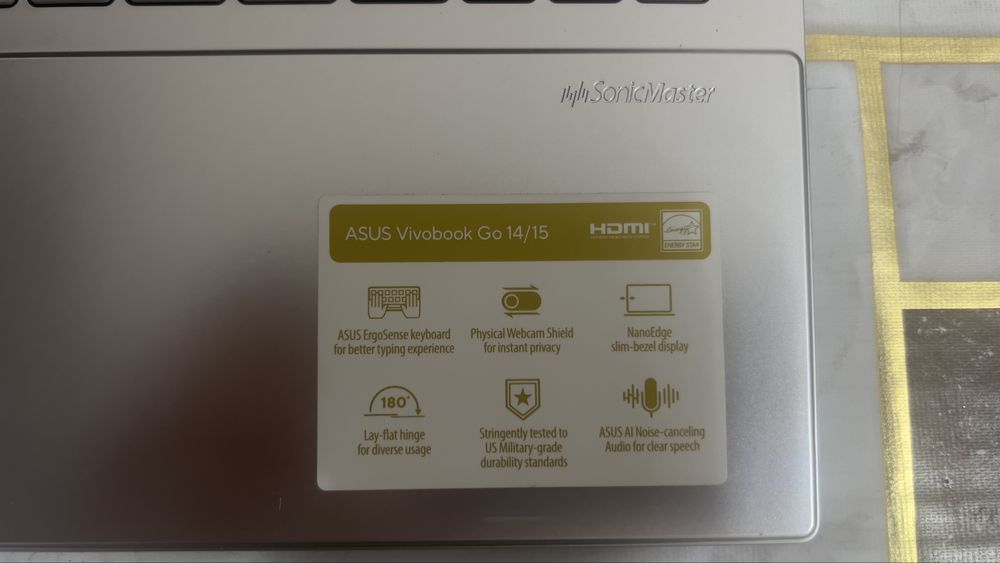 ASUS Vivobook янги олиб ишлатмади каробкалари билан турипди