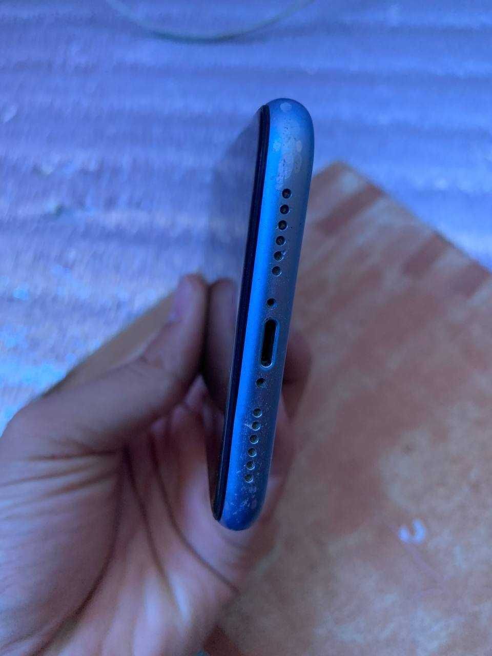 iPhone XR blue 64 gb