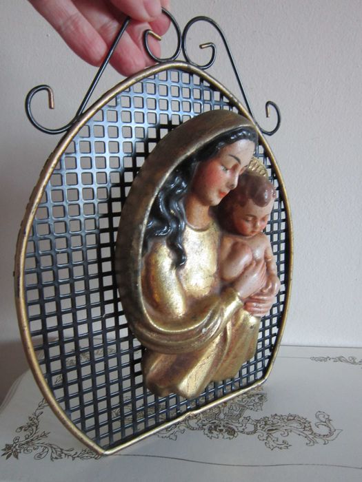 cadou rar Fecioara Maria cu pruncul decoratiune handmade Germania 1980