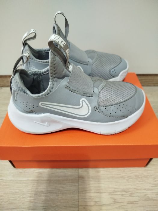 Маратонки Nike номер 28,5