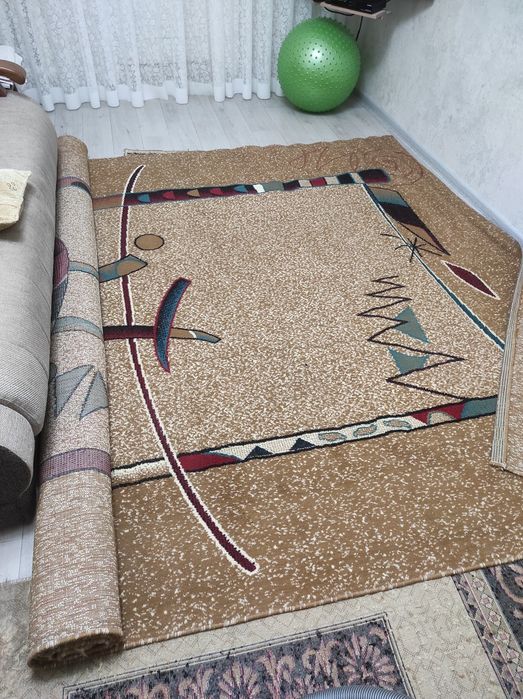 Продается палас б/у размер 2,5 на 4