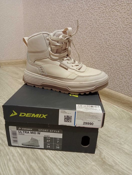 Продам кеды демисезонные женские