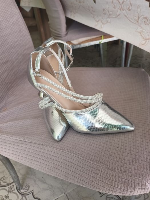 Pantofi eleganți cu bareta