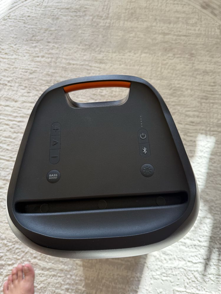 Продается JBL PartyBox 100 в новом состоянии.