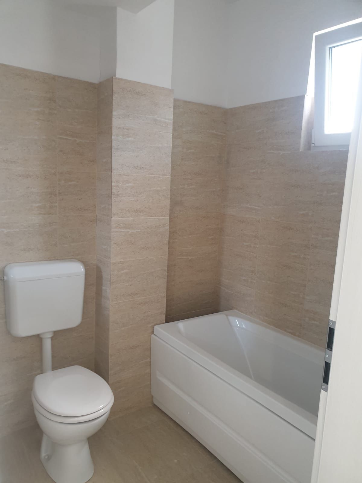 Apartament 3 camere et4 Drumul osiei 68 Kaufland Auchan militari sec 6