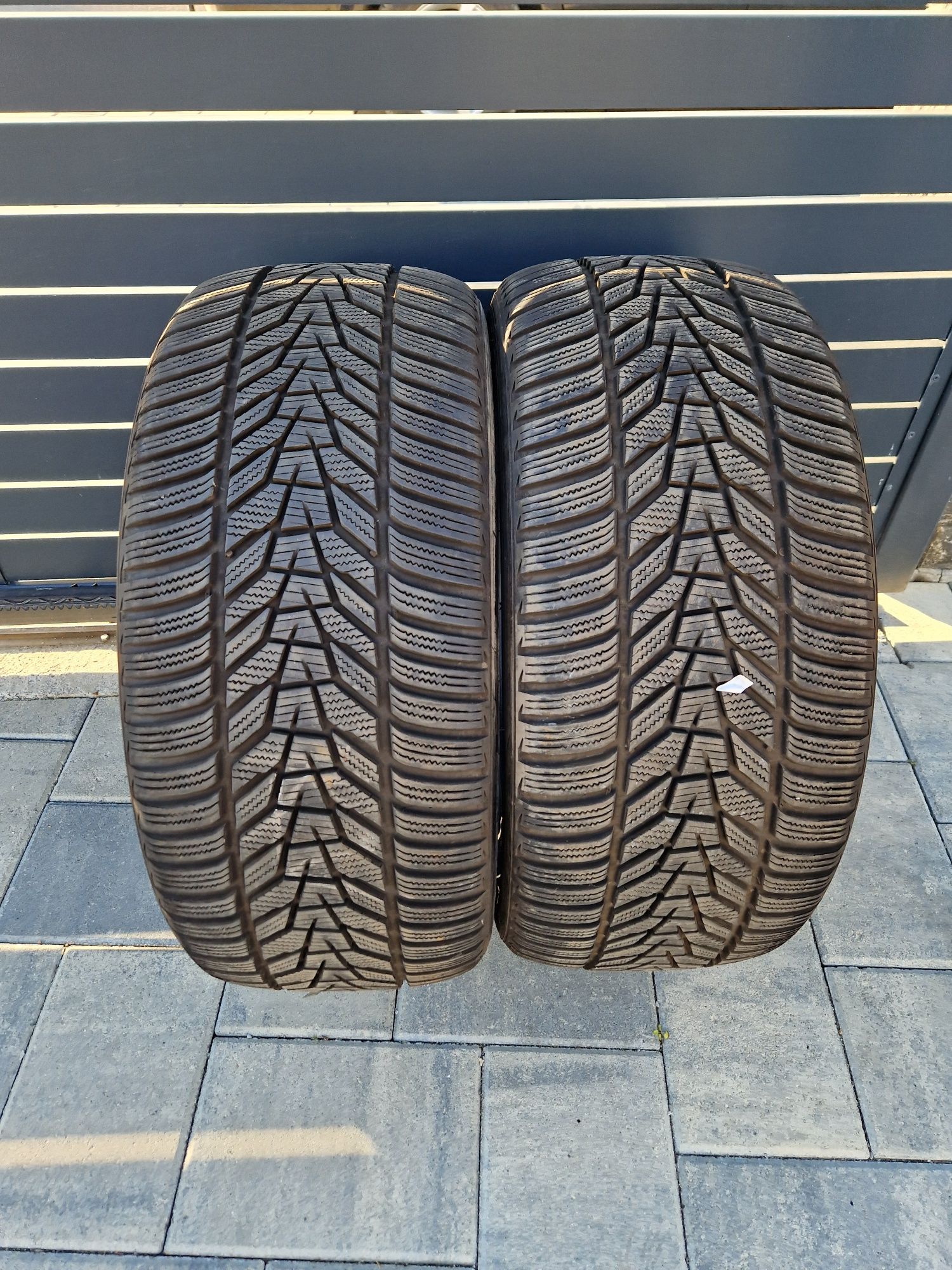 2 buc x 265/40/20 Hankook