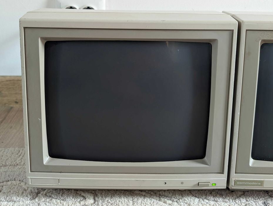 2 x Commodore = 350 LEi / RON