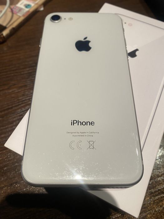Iphone 8 много запазен