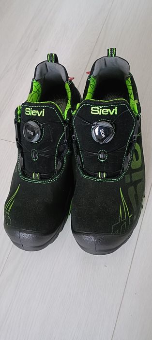 Încălțăminte de munca