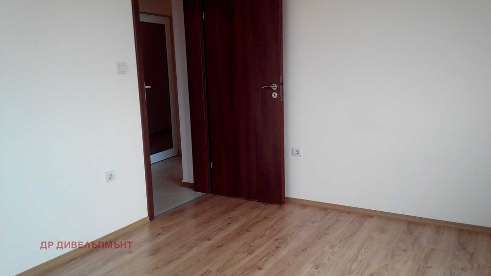 Дава се под наем Тристаен апартамент в София, Левски - 92 кв.м за 381.48 € - Снимка #3