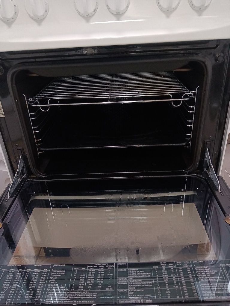 Свободно стояща печка с керамичен плот Voss Electrolux 2годиниГаранция