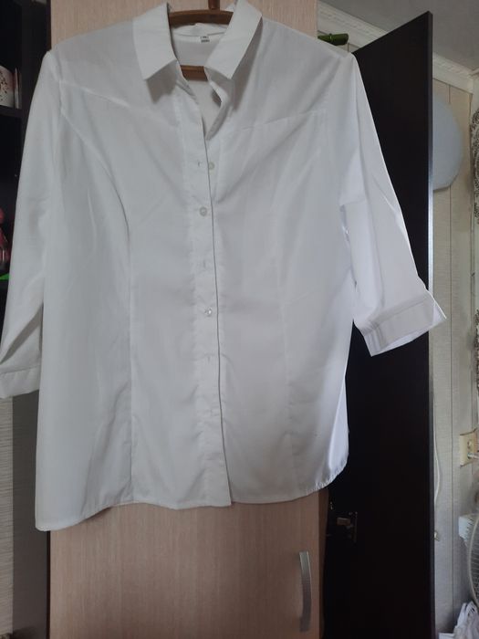 Продам блузку школьную + юбка школьная 52 размер