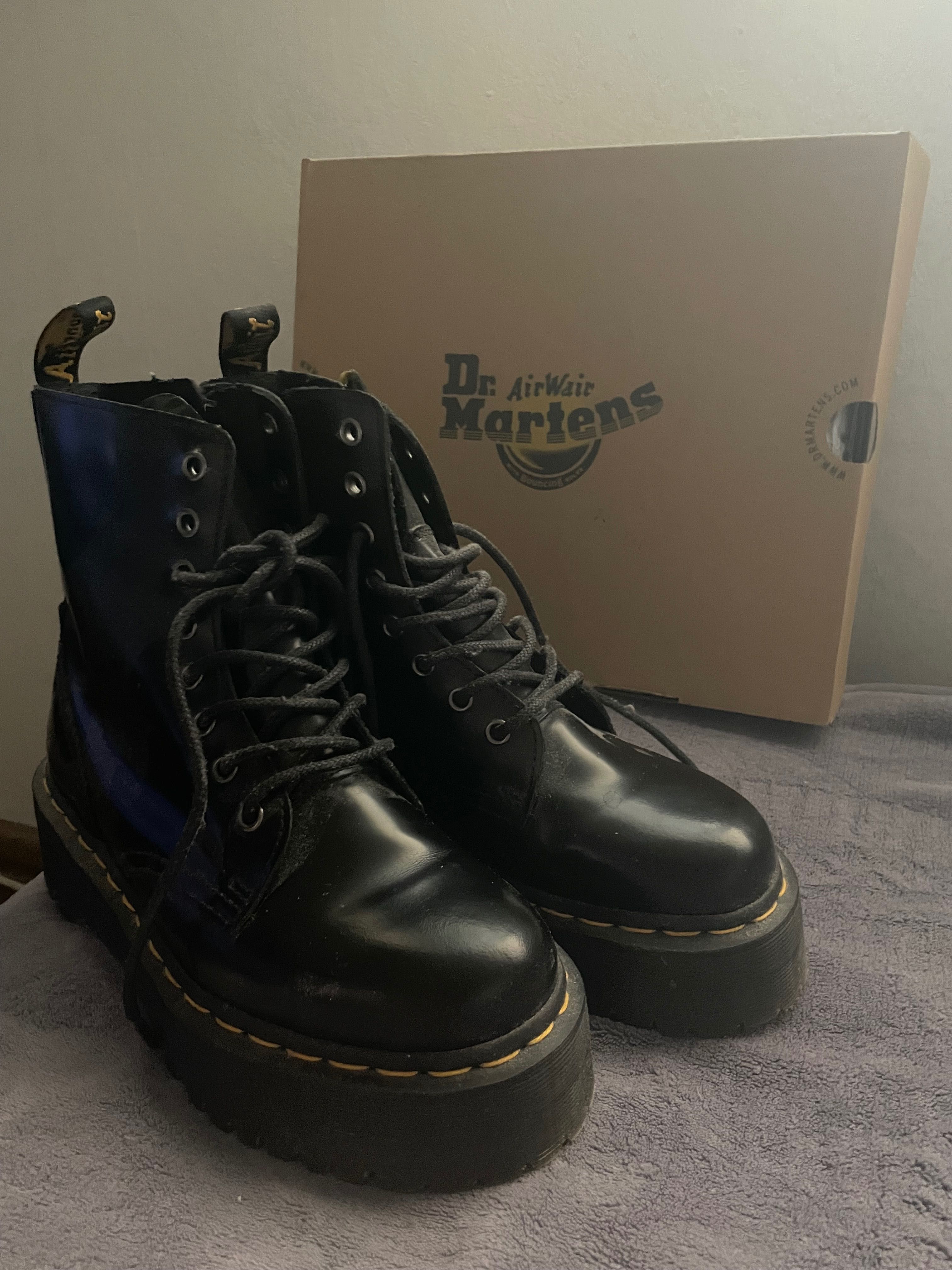 Dr Martens polished smooth боти