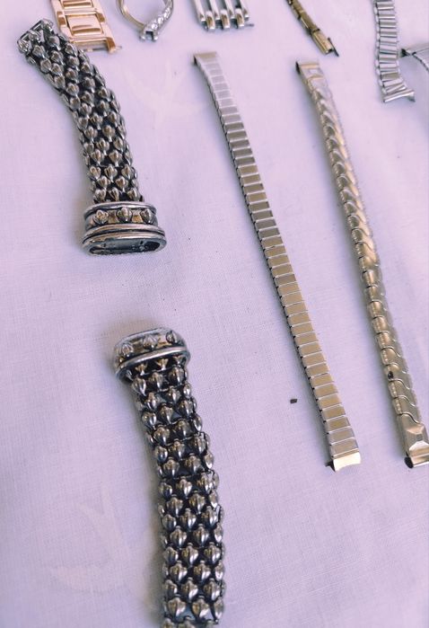 Lot 10 curele pentru ceasuri de mână de damă, din metal
