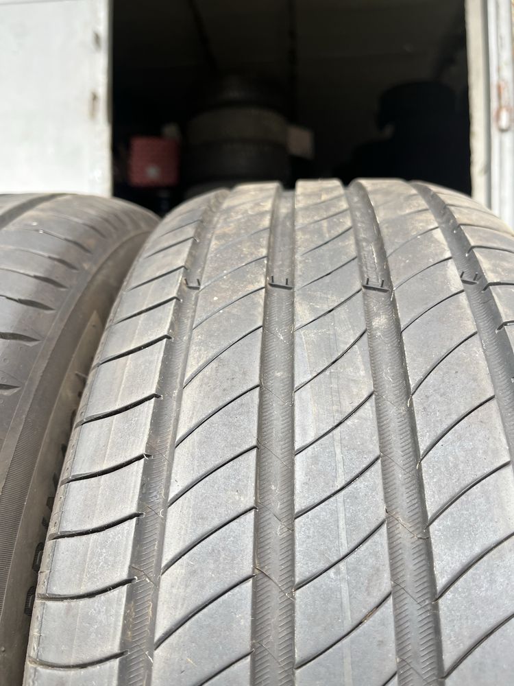 2 бр. летни гуми 215/55/17 Michelin DOT 1323 6 mm