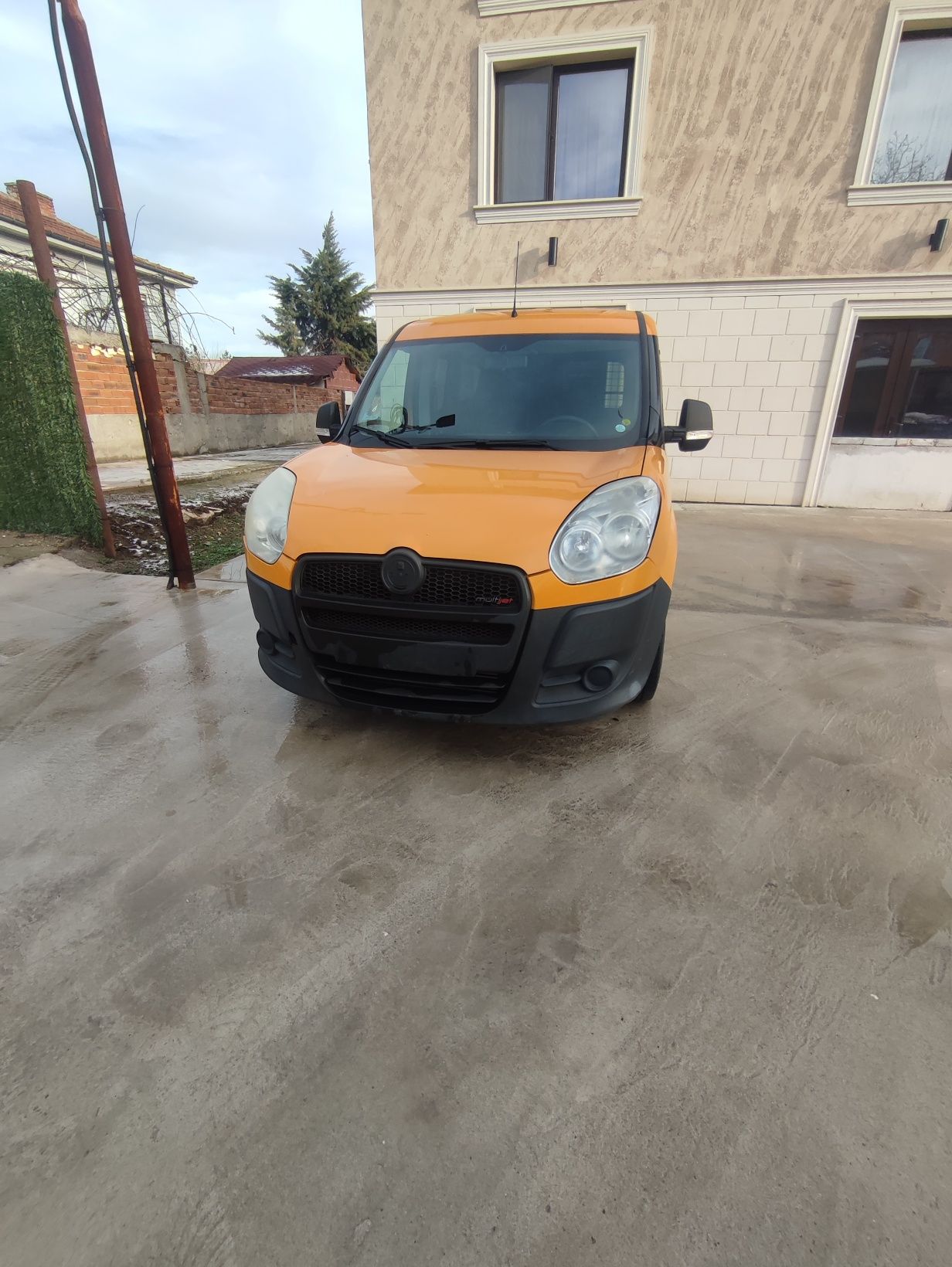 Fiat Doblo cargo със номера