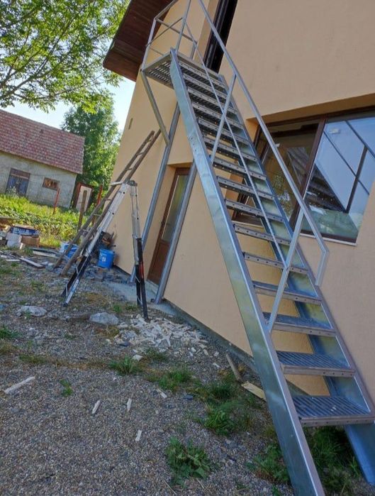 Scara metalica zincata exterioara pt  casa , beci și incendiu ISU