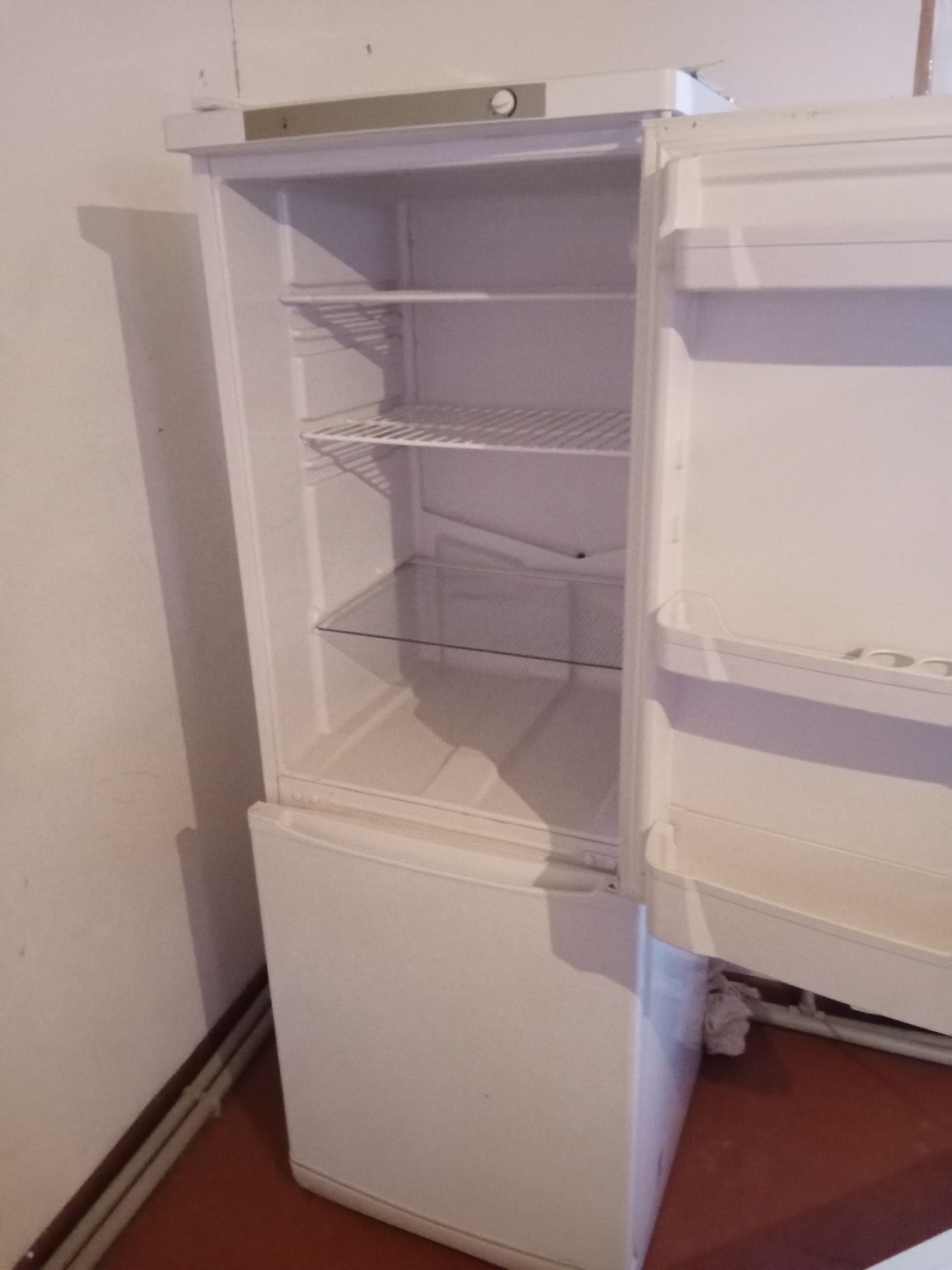 Холодильник бу хорошо работает чёткие системы охлаждает офигительная