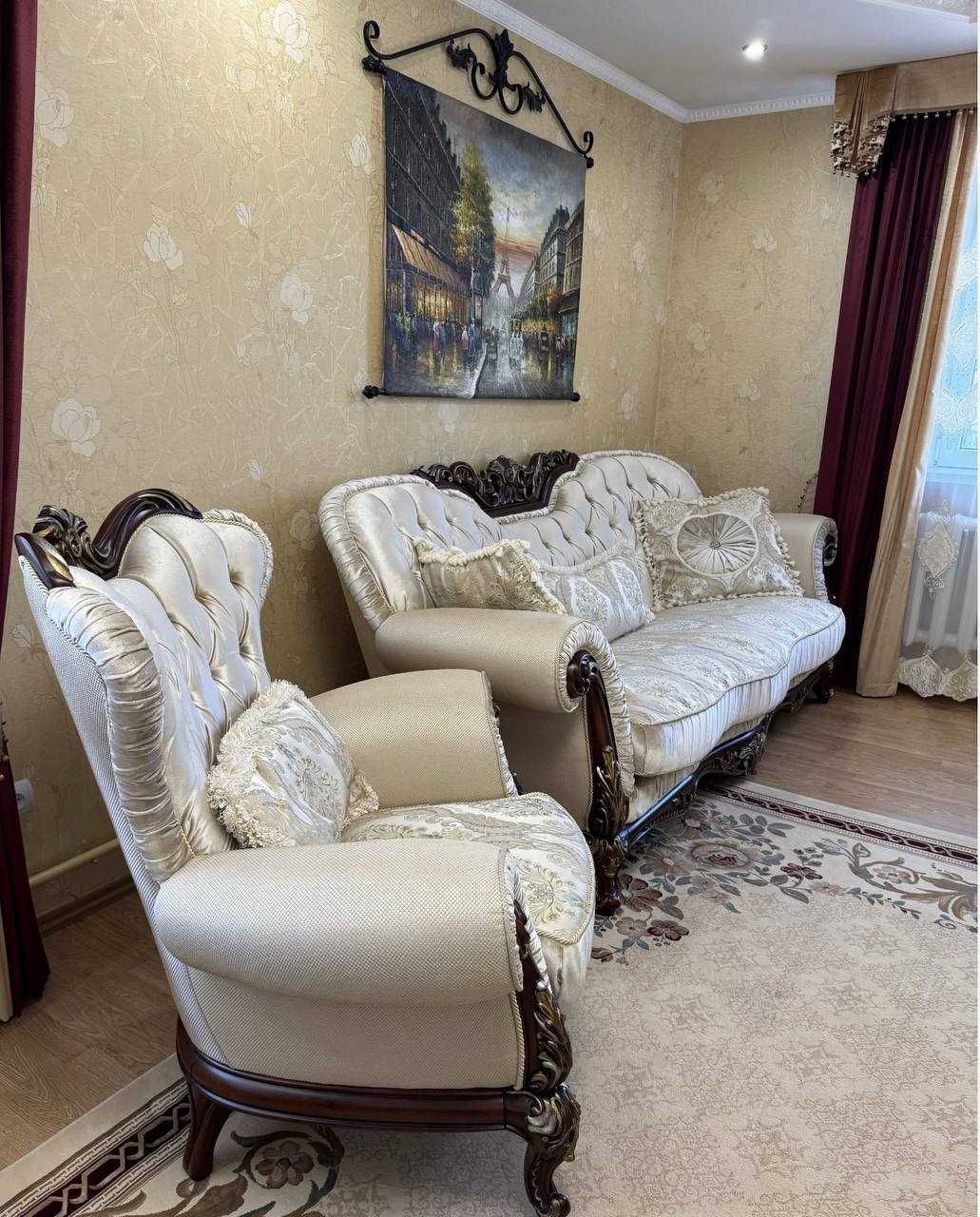 В продаже диван с креслами
