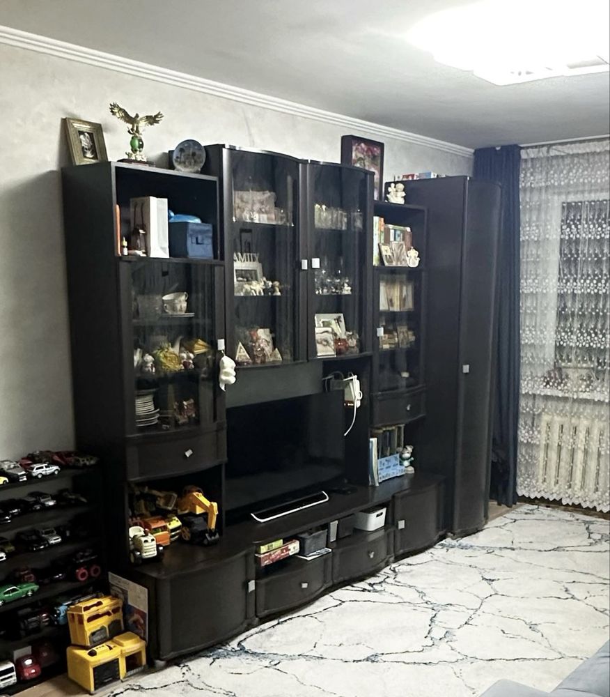 Продам шкаф в зал
