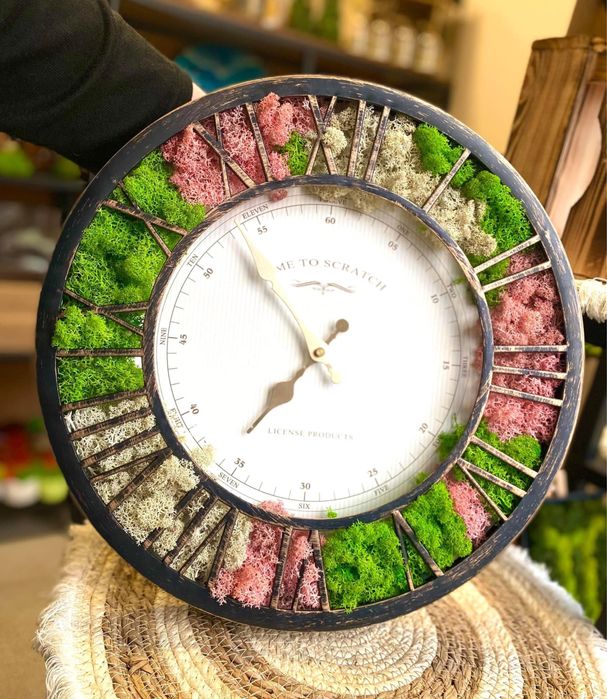 Часовник с дърво и скандинавски мъх - уникати