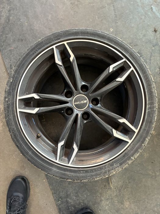 Cauciucuri 18 + un set de jante cu cauciucuri pe 16 de iarna