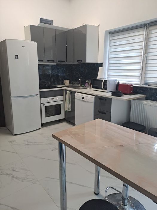 Persoana fizica - închiriez apartament cu 2 camere