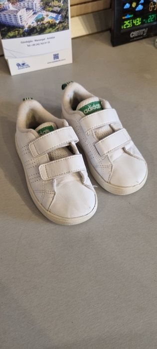 Adidas măsură 24,talpicul are 14,5 cmAdidas măsură 24,talpicul are 14,