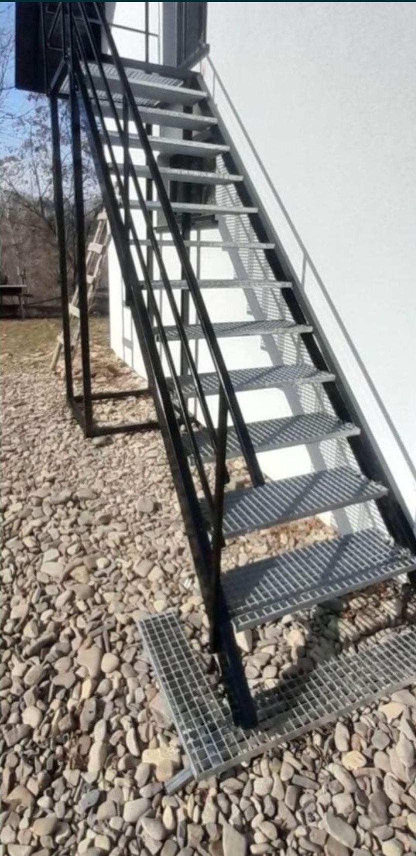 Scari galvanizate la comanda